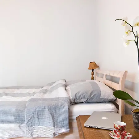 Old Town P&o Serviced *